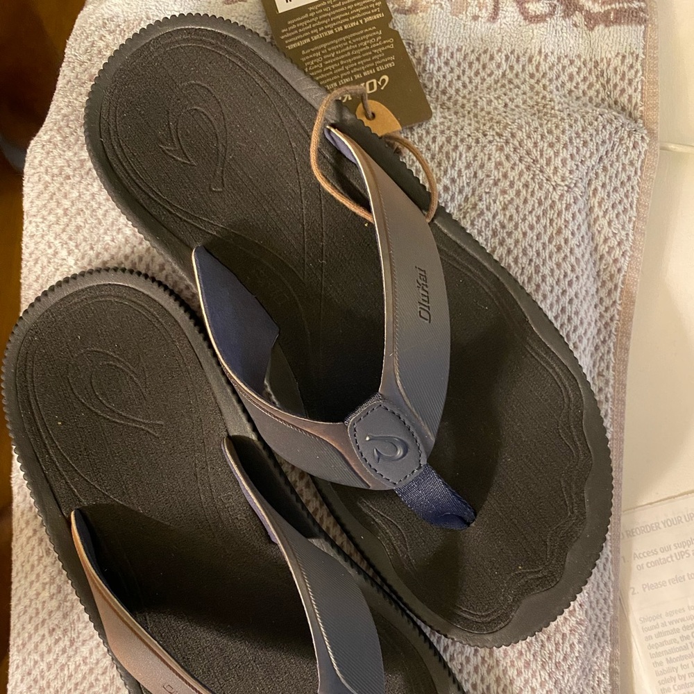 Olukai men’s flip flops Welo Trench Blue / Black size US 8 Euro 41